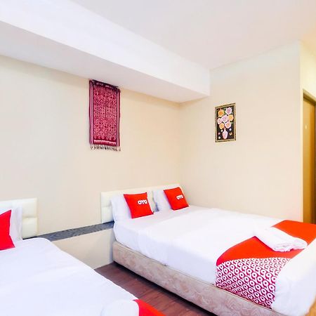 Oyo 44017 L & C Premium Stay Kuching Ngoại thất bức ảnh