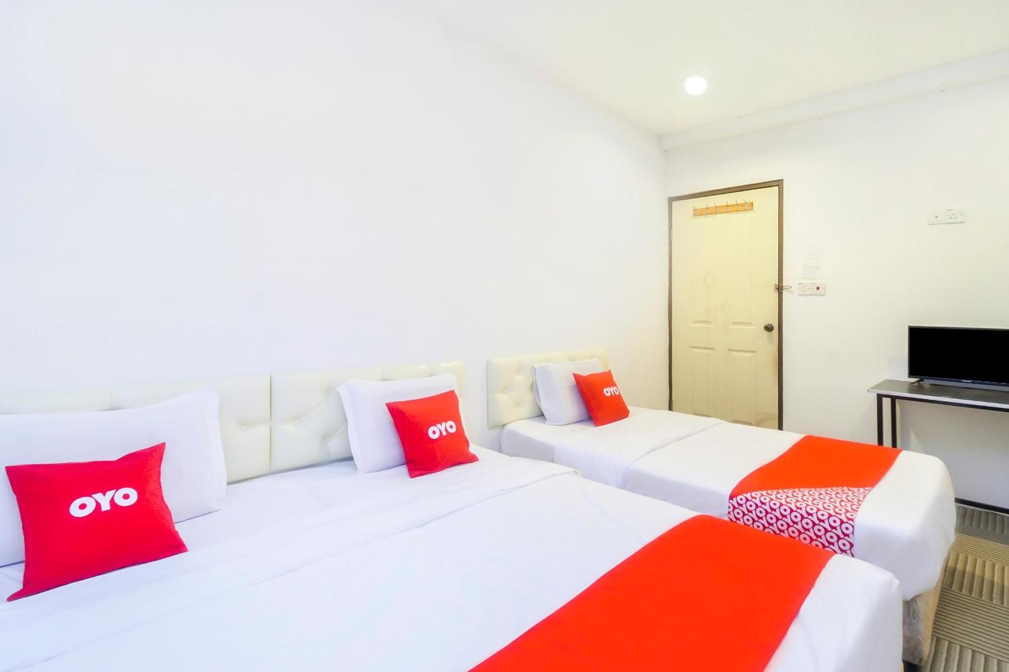 Oyo 44017 L & C Premium Stay Kuching Ngoại thất bức ảnh