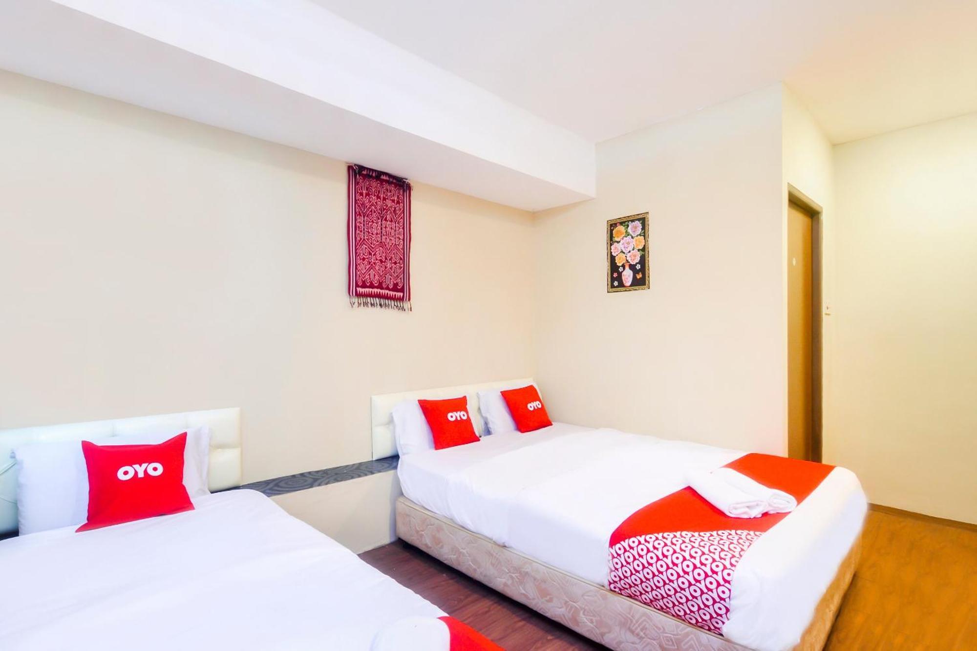 Oyo 44017 L & C Premium Stay Kuching Ngoại thất bức ảnh