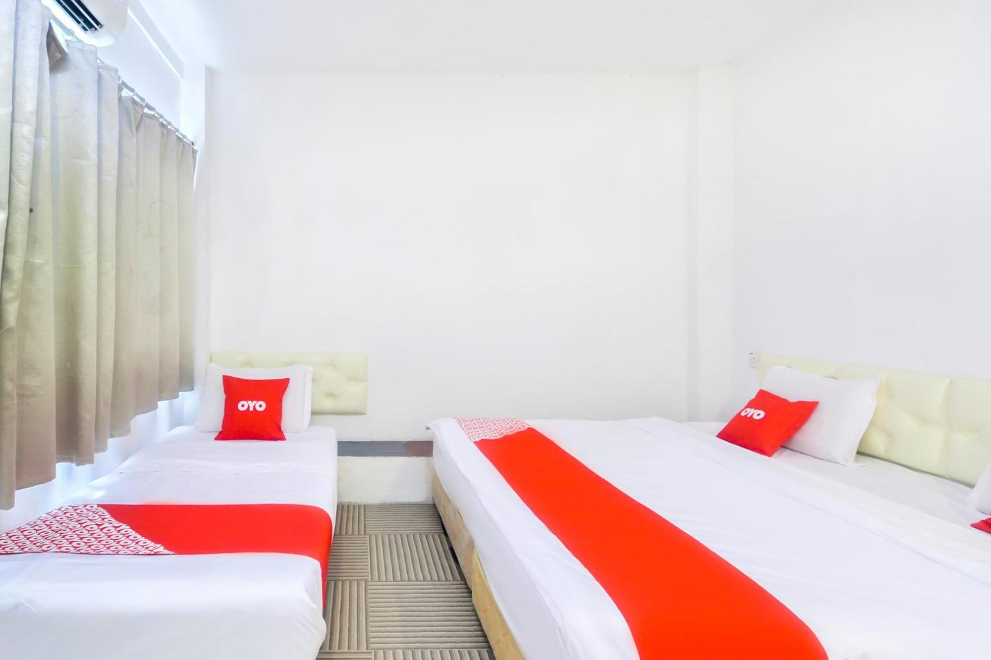 Oyo 44017 L & C Premium Stay Kuching Ngoại thất bức ảnh