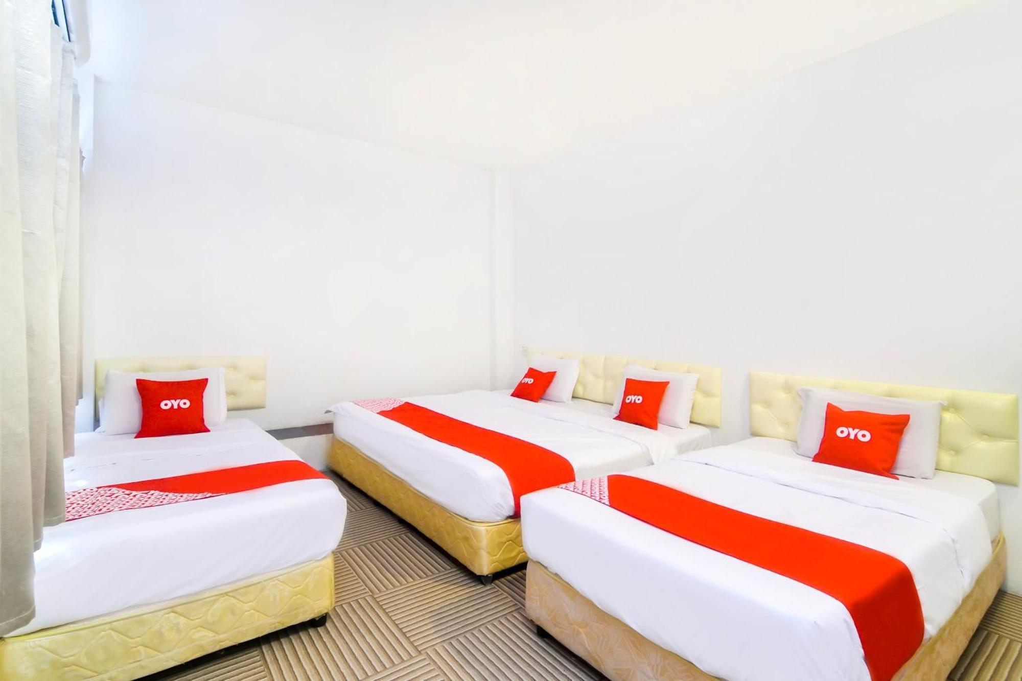 Oyo 44017 L & C Premium Stay Kuching Ngoại thất bức ảnh