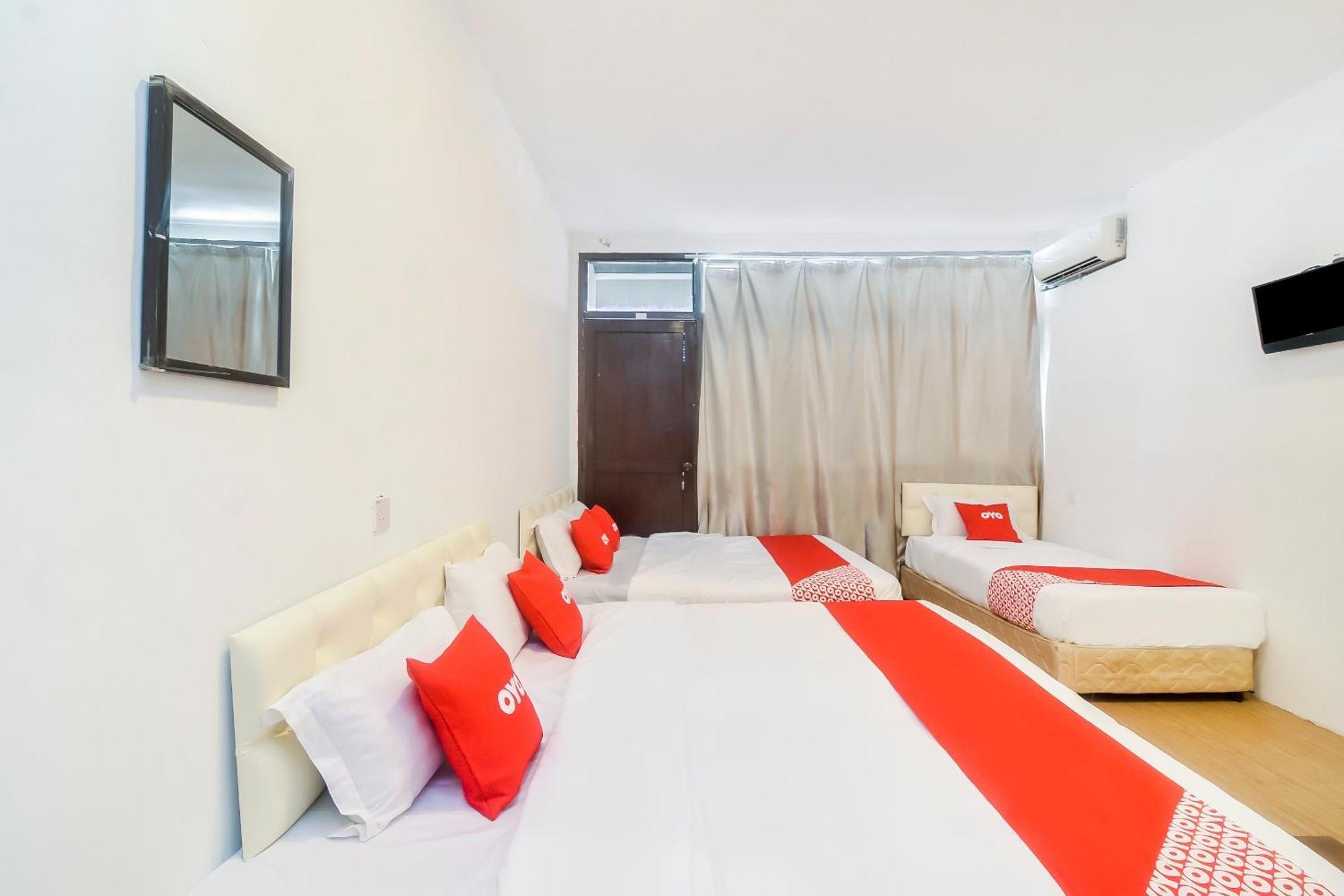 Oyo 44017 L & C Premium Stay Kuching Ngoại thất bức ảnh