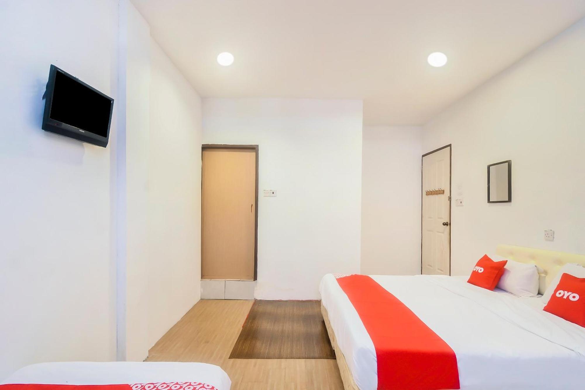 Oyo 44017 L & C Premium Stay Kuching Ngoại thất bức ảnh