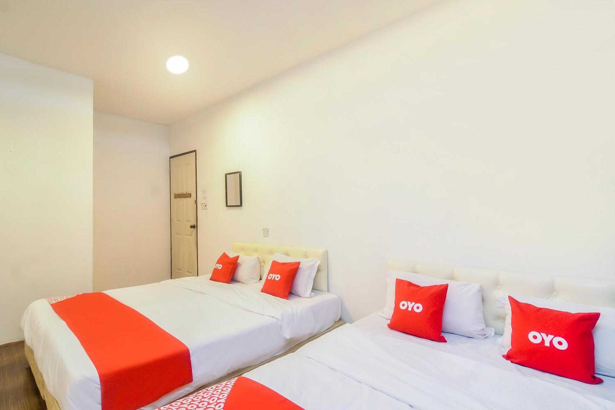 Oyo 44017 L & C Premium Stay Kuching Ngoại thất bức ảnh
