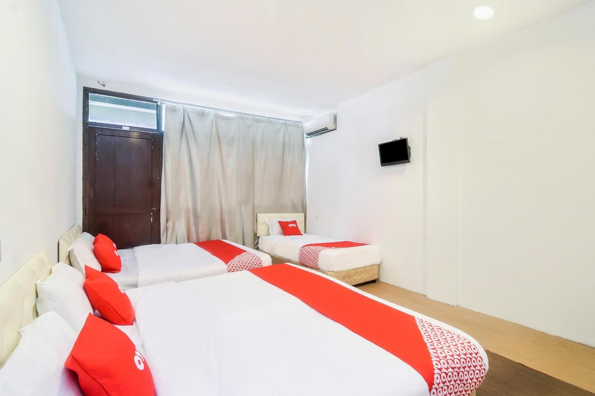 Oyo 44017 L & C Premium Stay Kuching Ngoại thất bức ảnh