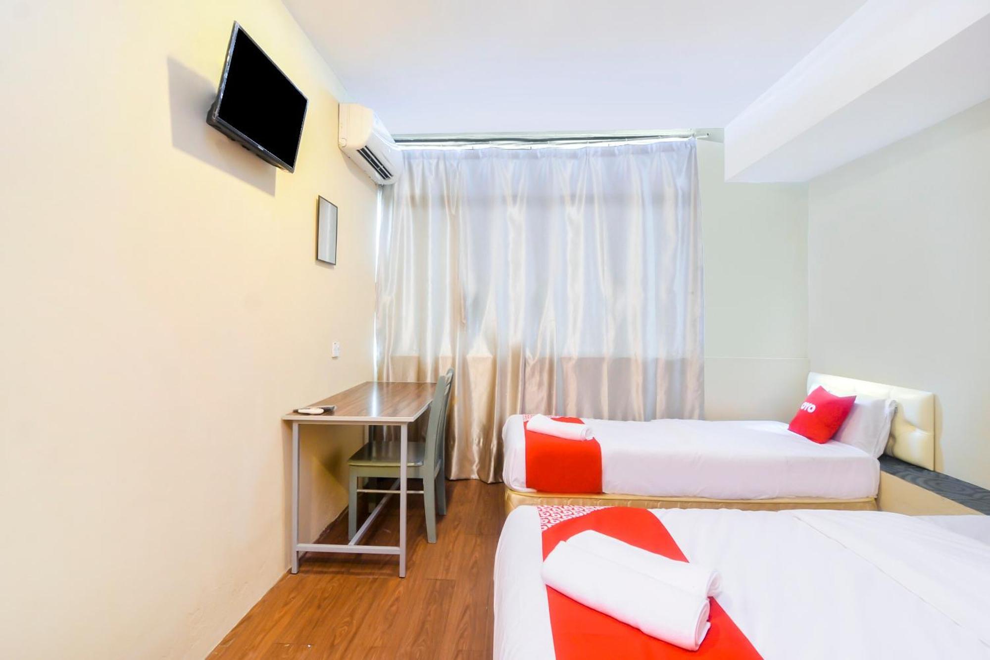 Oyo 44017 L & C Premium Stay Kuching Ngoại thất bức ảnh