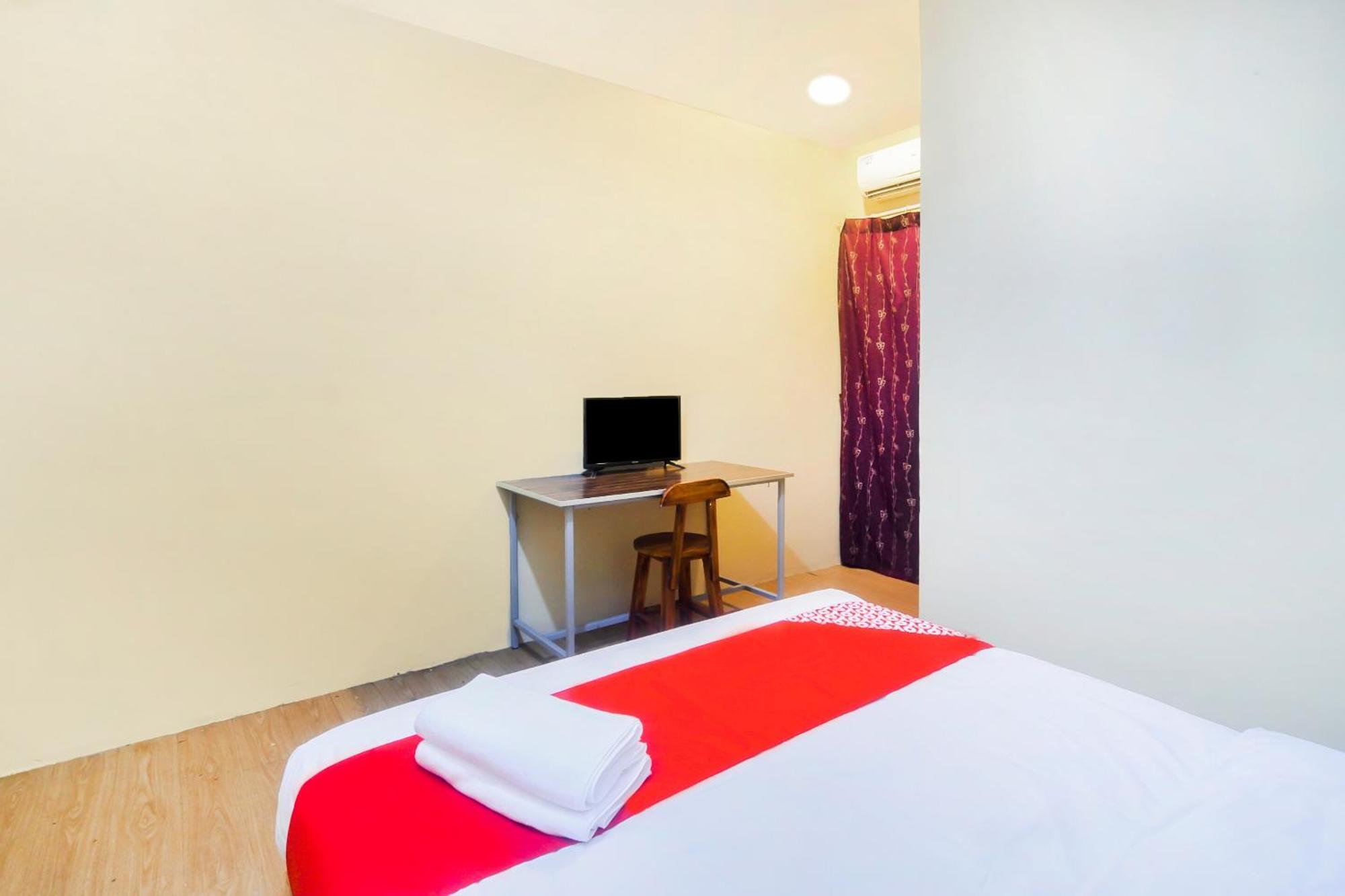 Oyo 44017 L & C Premium Stay Kuching Ngoại thất bức ảnh
