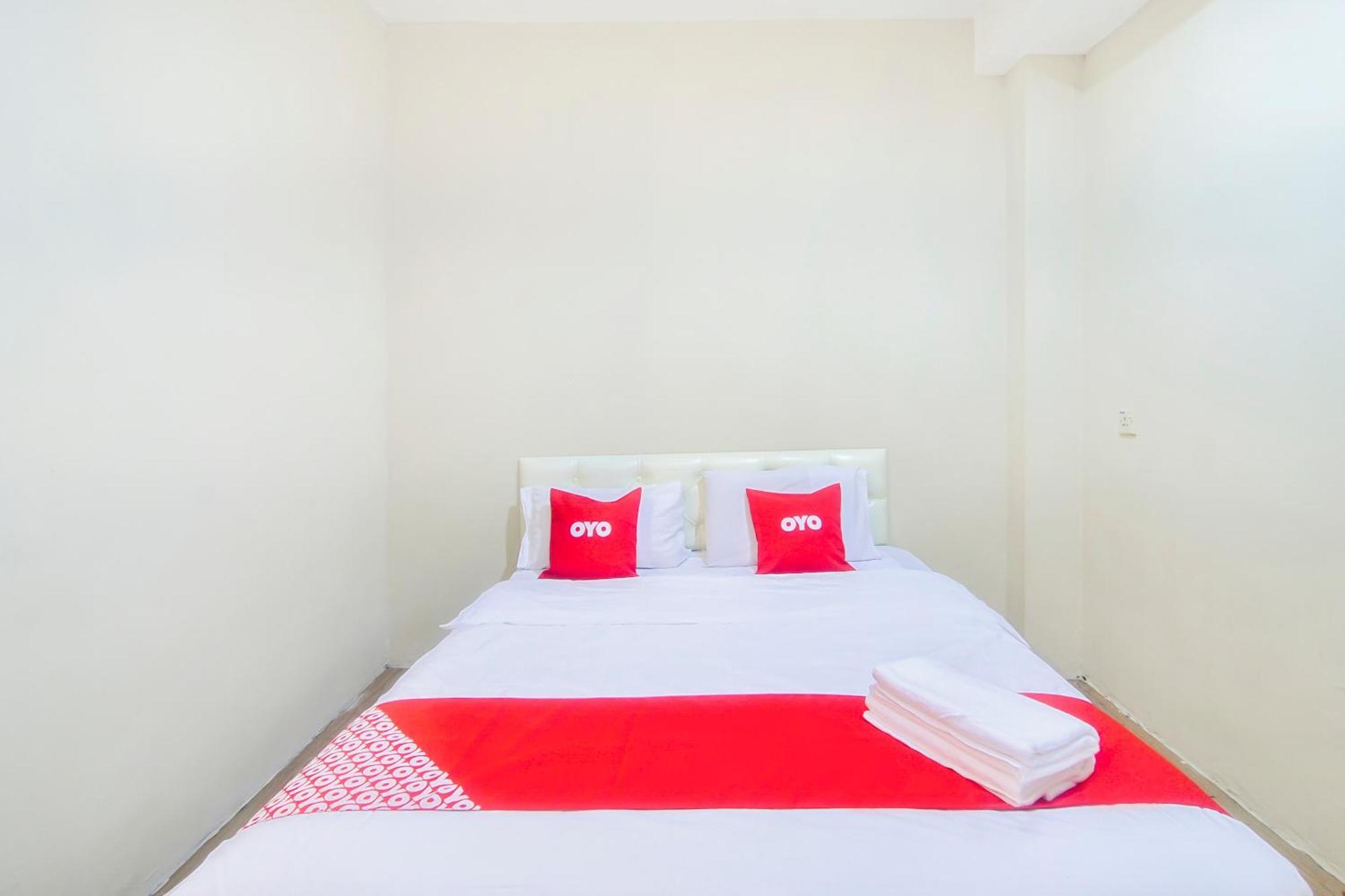 Oyo 44017 L & C Premium Stay Kuching Ngoại thất bức ảnh