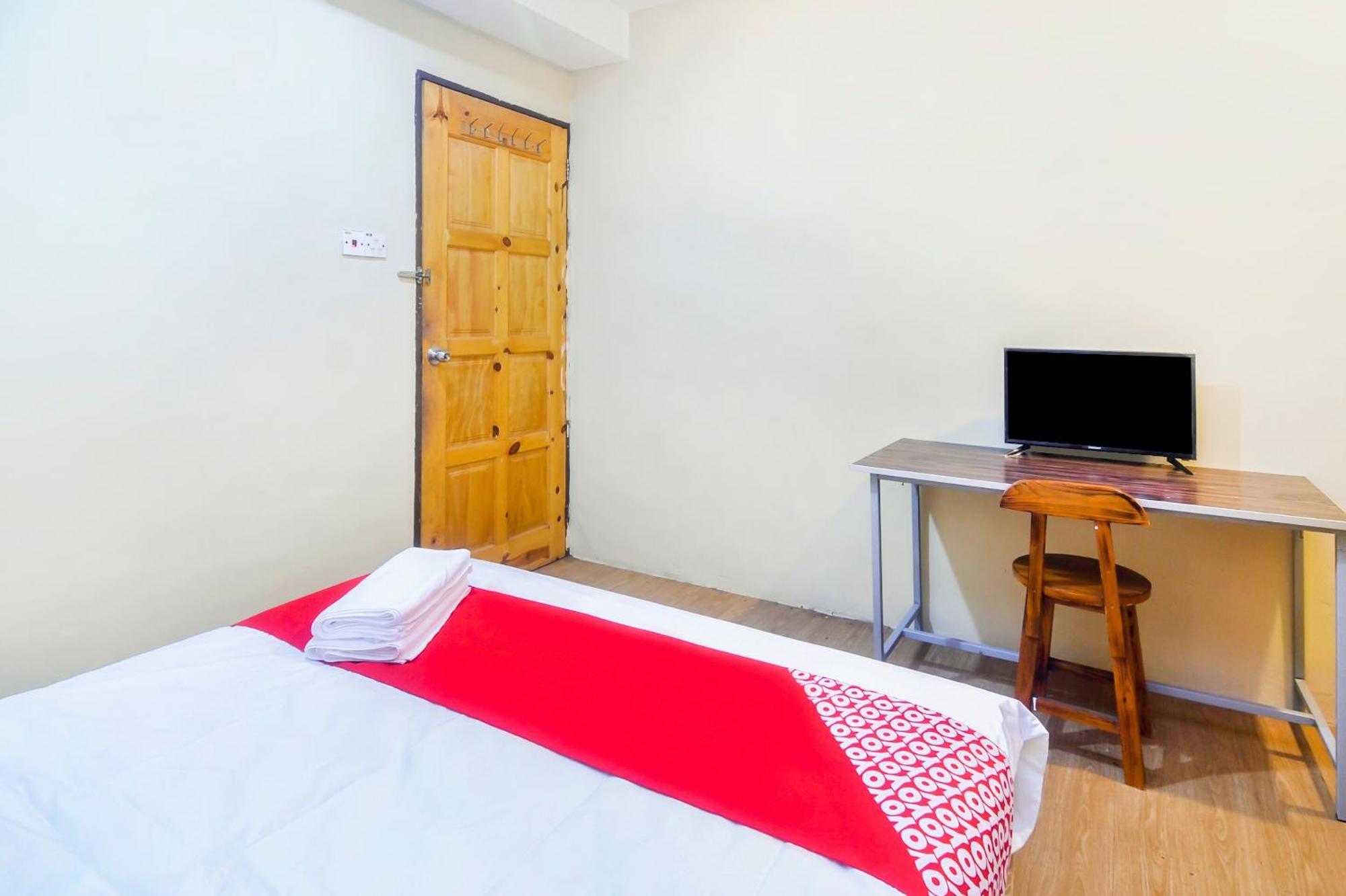 Oyo 44017 L & C Premium Stay Kuching Ngoại thất bức ảnh