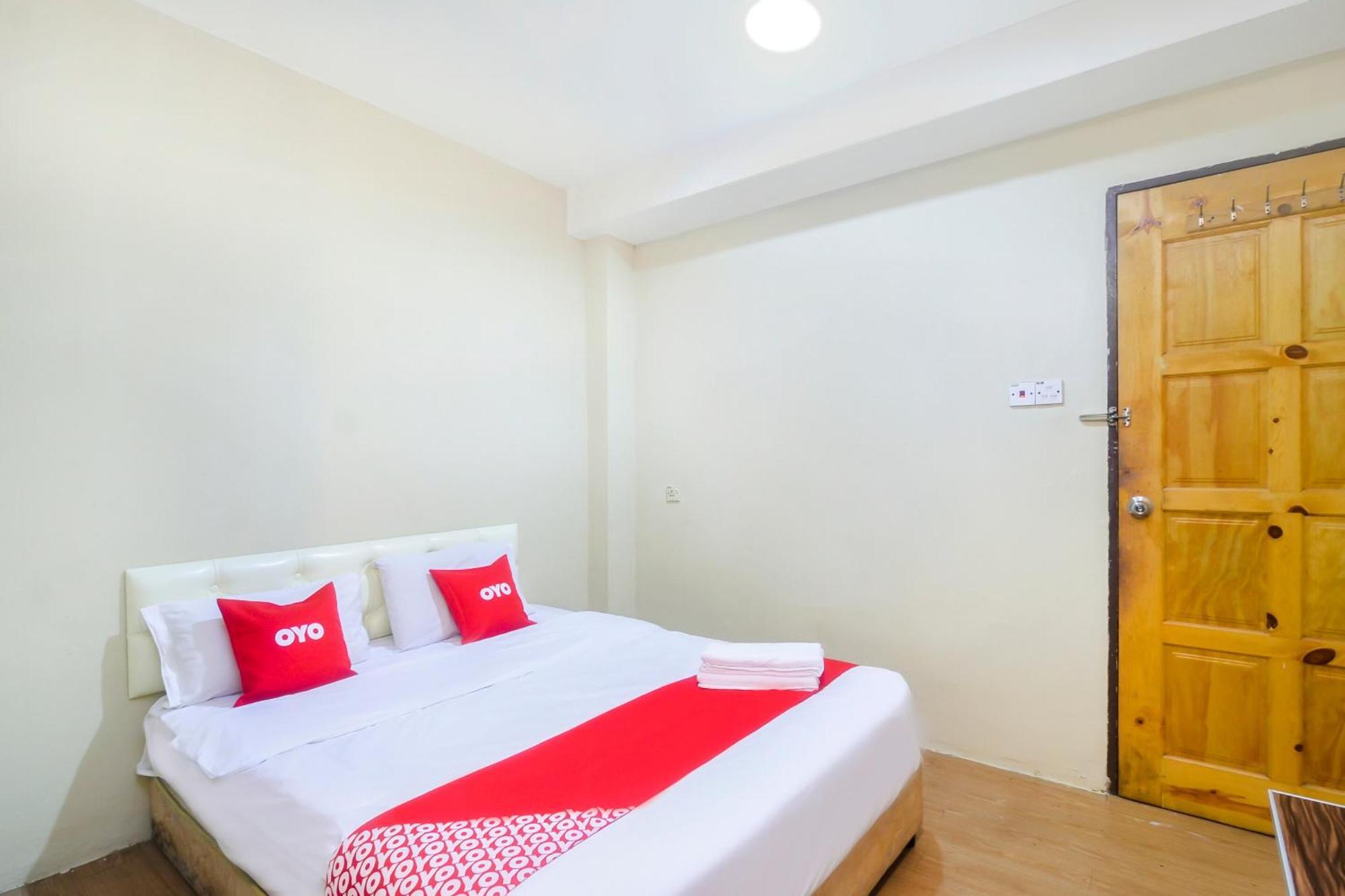 Oyo 44017 L & C Premium Stay Kuching Ngoại thất bức ảnh