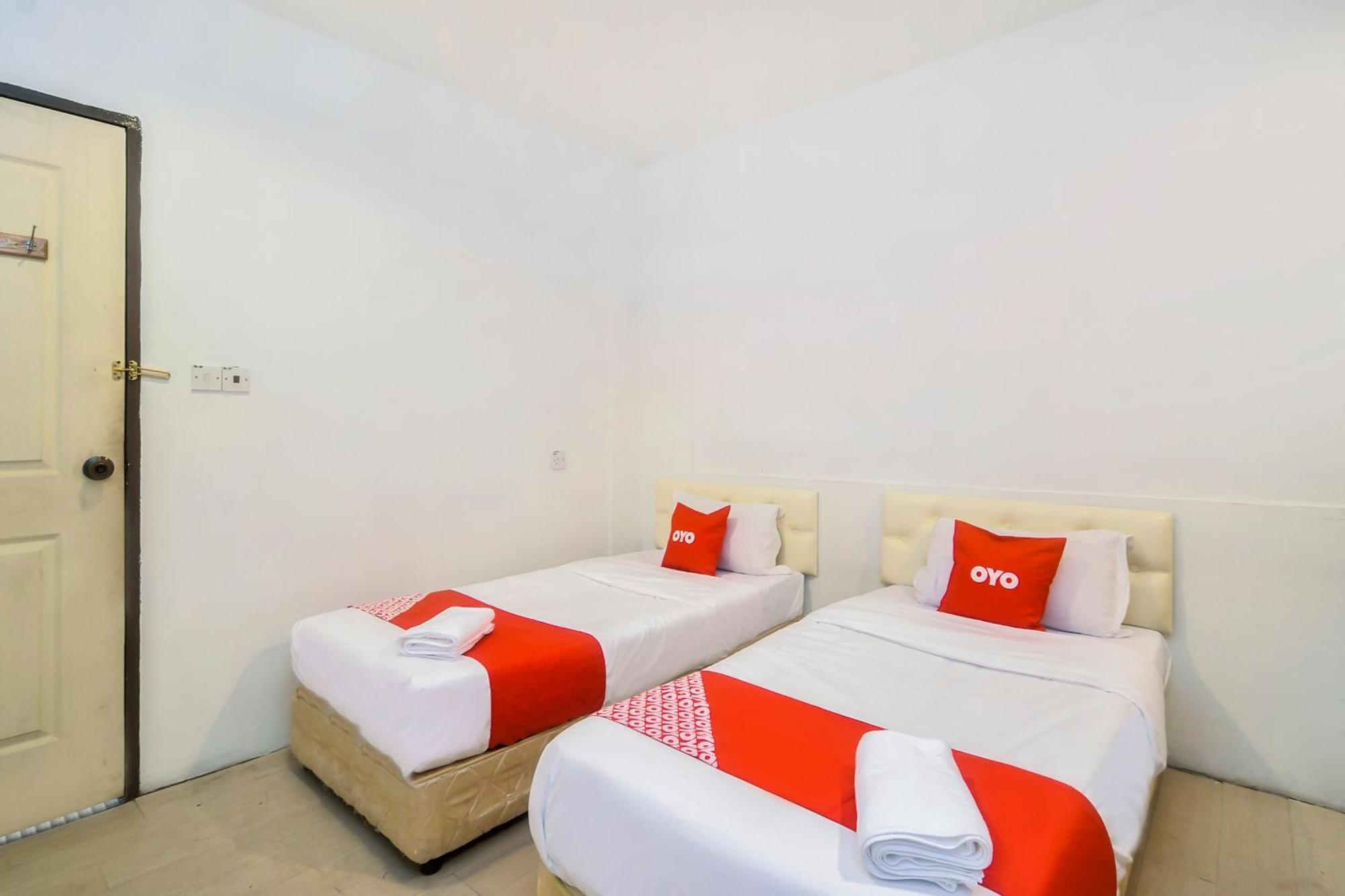 Oyo 44017 L & C Premium Stay Kuching Ngoại thất bức ảnh